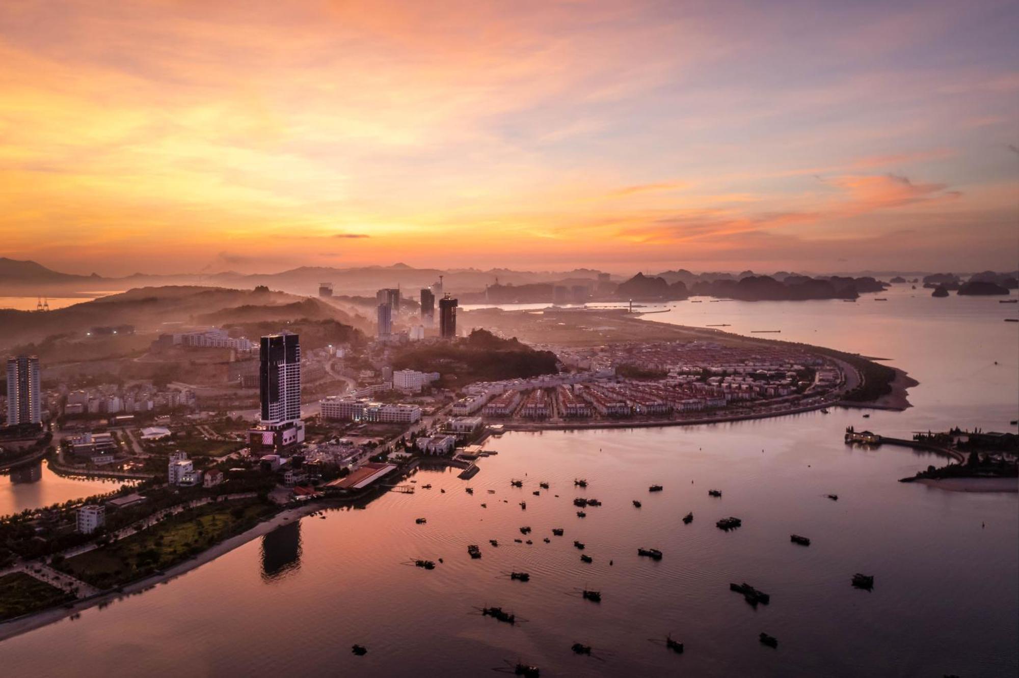 Radisson Blu Ha Long Bay Hotel Bagian luar foto