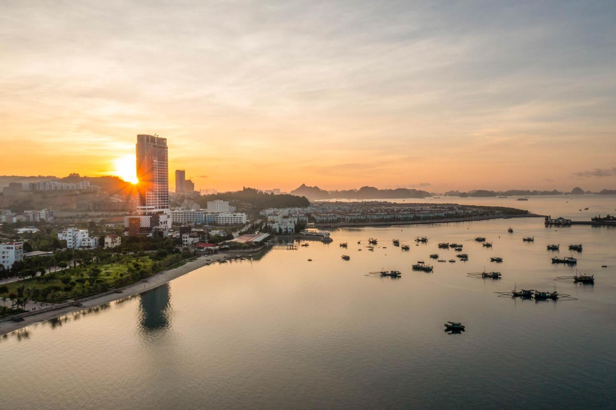 Radisson Blu Ha Long Bay Hotel Bagian luar foto