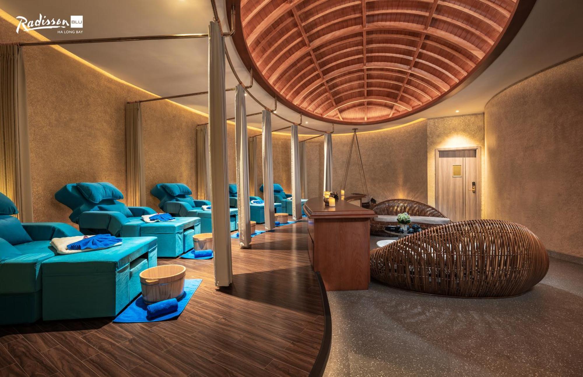 Radisson Blu Ha Long Bay Hotel Bagian luar foto